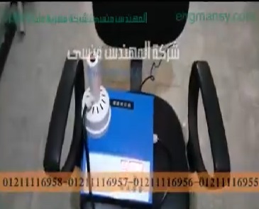 ماكينة بسيطة و سهلة الاستعمال يدوية للحام الطبات علي عبوات الفيتامينات تشغيل بكهرباء 220 فولت موديل 201 ماركة المهندس منسي