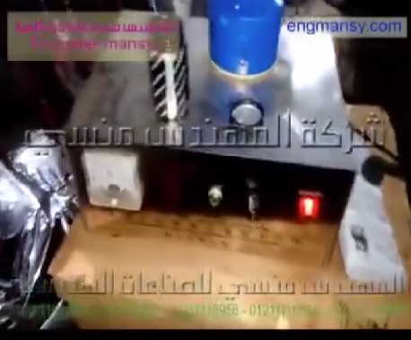 ‫ماكينة بسيطة يدوية لتثبيت الطبات علي العبوات كود 201 ماركة مهندس منسي