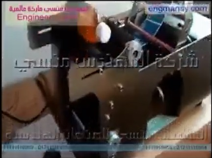 تثبيت ليبل استيكر علي عبوات المطهر الدائرية بماكينة وضع ليبل كود 831 ماركة مهندس منسي