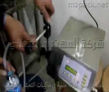 شرح ماكينة مصنوعة من الإستانلس ديسك توب لتعبئة السوائل الخفيفة بعبوات أو أكياس موديل 451 ماركة مهندس منسي