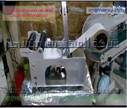 طريقة ضبط لزق الاستيكر علي العبوات المدورة بماكينة كود 831 ماركة مهندس منسي