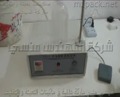 ماكينة تعبئة ديسك توب لعبوات الكحول المطهر نصف آتوماتيك موديل 451 ماركة مهندس منسي