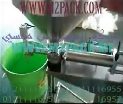 ماكينة تعبئة سوائل خفيفة وسوائل لزجة نظام نصف أوتوماتيك تعمل بدواسة القدم بقوة الهواء المضغوط موديل 404 ماركة الهندس منسى