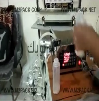 ماكينة تعبئة سوائل ديسك توب من الاستانلس بشاشة ديجيتال موديل 451 ماركة إم توباك