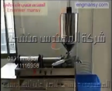ماكينة تعبئة سوائل نصف اتوماتيك هوائية للماء ، العصائر ، زيوت كود 404 ماركة مهندس منسي