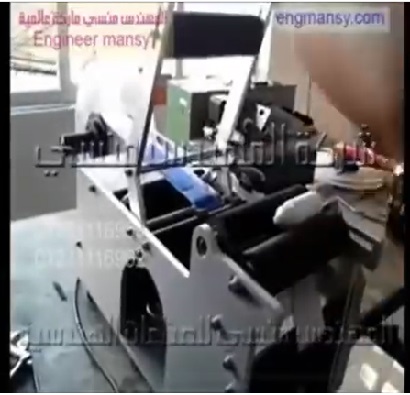 ماكينة لصق الليبل على عبوات قطرة الاذن الدائرية نصف أتوماتيك كود 831 ماركة مهندس منسي