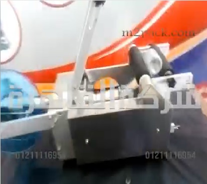 ماكينة لصق ليبل نص أتوماتيك علي الزجاجات الدائرية فقط تشغيل بكهرباء 220 فولت كود 831 من شركة القاهرة