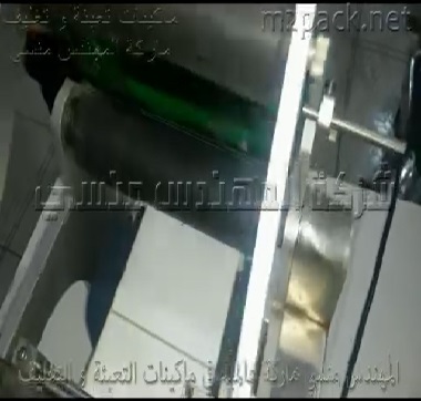 ماكينة لصق ليبل نصف أتوماتيك تعمل علي كهرباء المنزل لوضع الأستيكر علي عبوة دائرية زجاجية أو بلاستيك موديل 831 ماركة مهندس منسي