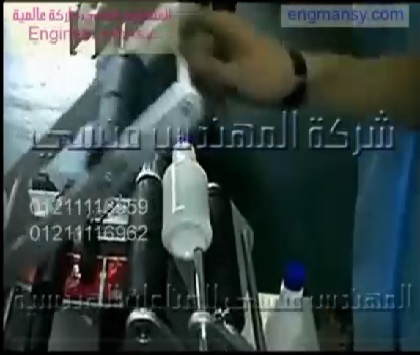 ماكينة نصف أتوماتيك للصق ليبل الاستيكر علي زجاجات الالبان المستديرة موديل 831 ماركة مهندس منسي