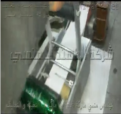 ماكينة نصف اتوماتيك للصق الليبل علي الزجاجات الزجاج الدائرية كود 831 ماركة المهندس منسى