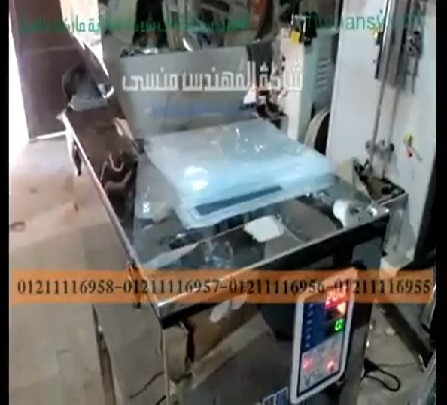 ‫ماكينة تعبئة كافة أنواع الحبوب و المساحيق الجافة نظام وزني نصف أتوماتيك موديل 904 ماركة مهندس منسى‬‎