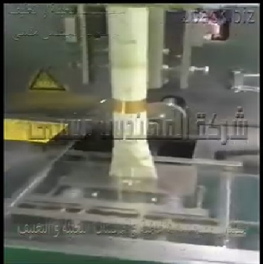 ماكينة تعبئة وتغليف بودر شديد النعومة مثل الحليب المجفف في اكياس لحام سنتر سيلنج أتوماتيك موديل 952 ماركة المهندس منسي