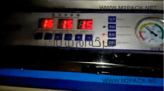 ماكينة فاكيوم غرفة ديسك توب تعمل علي كهرباء المنزل لتغليف أكياس السكر ، الملح ، الدقيق بشفط وتفريغ الهواء ولحامها موديل 601 ماركة مهندس منسي