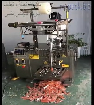 مكينة تعبئة وتغليف البابريكا ، الكاكاو ، ثوم بودرة في أكياس جرامات لحام سنتر سيلنج اتوماتيك موديل 952 ماركة المهندس منسي