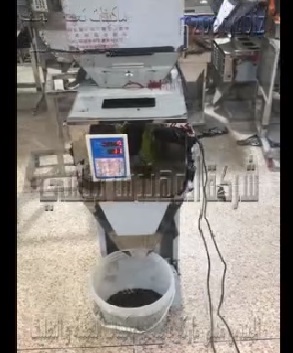 مكينه وزنية إلكترونية نصف أوتوماتيك لتعبئة حبيبات البن ، التوابل الحصي بأكياس أو علب وزن 500 جرام موديل 904 ماركة المهندس منسي