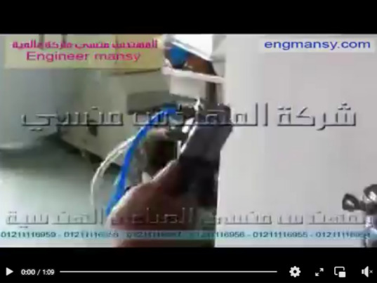 ماكينة تعبئة سوائل نصف أوتوماتيك كهرباء 220 فولت جسم إستانلس غير قابل للتآكل لآكواب السوائل موديل 403 ماركة المهندس منســي